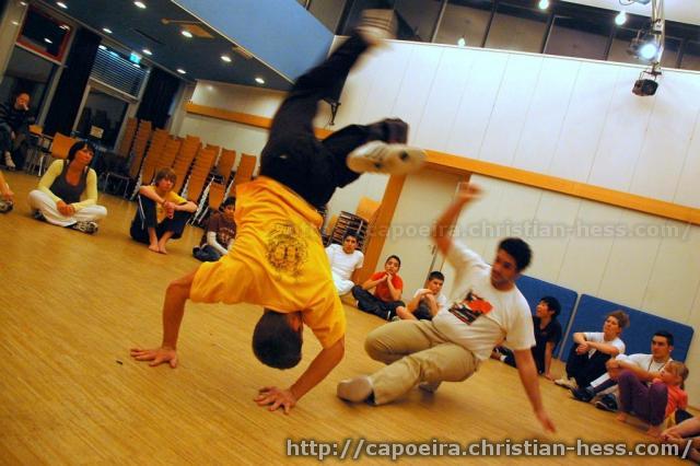 20101214-185808-Nikolaus-Capoeira