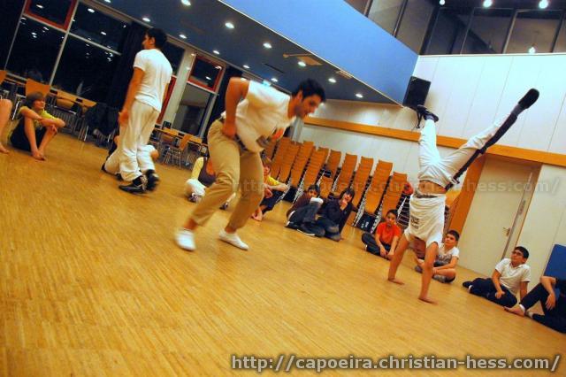 20101214-190437-Nikolaus-Capoeira