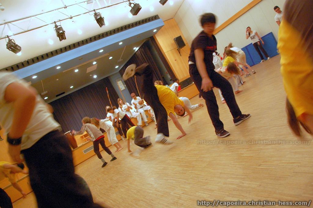 20101214-171821-Nikolaus-Capoeira