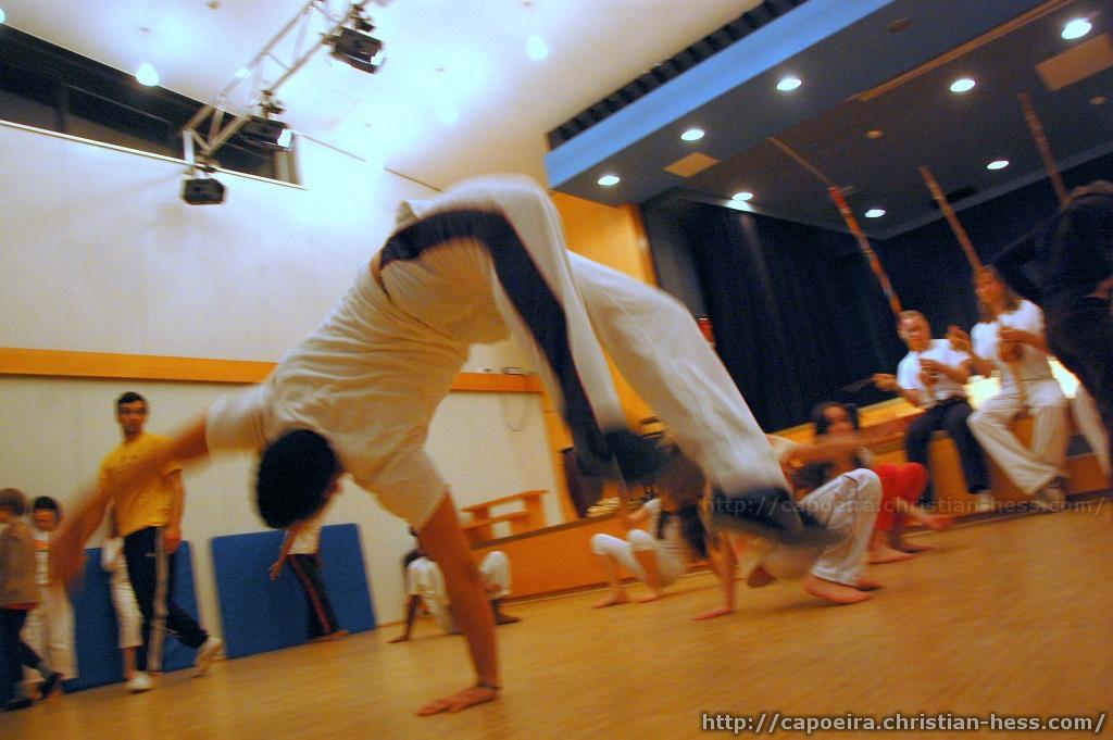 20101214-182040-Nikolaus-Capoeira