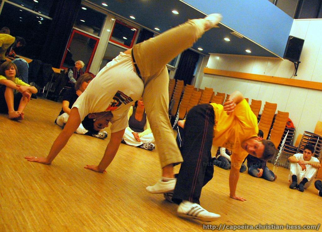 20101214-185752-Nikolaus-Capoeira