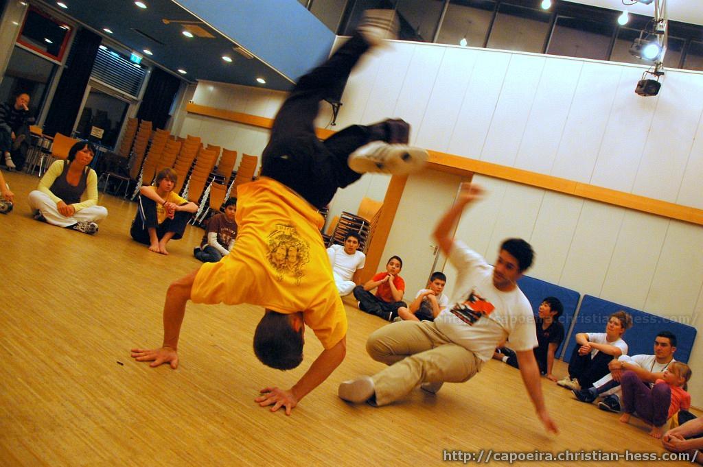 20101214-185808-Nikolaus-Capoeira